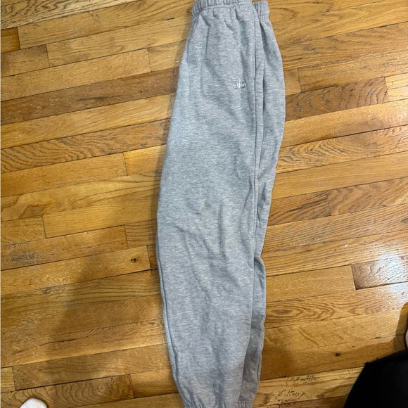 Accolade Sweatpant - Picture 2 of 3